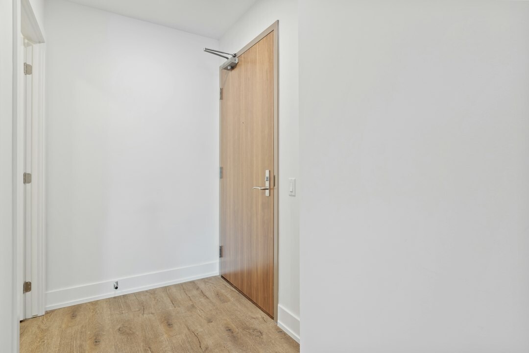 neat entryway with hooks